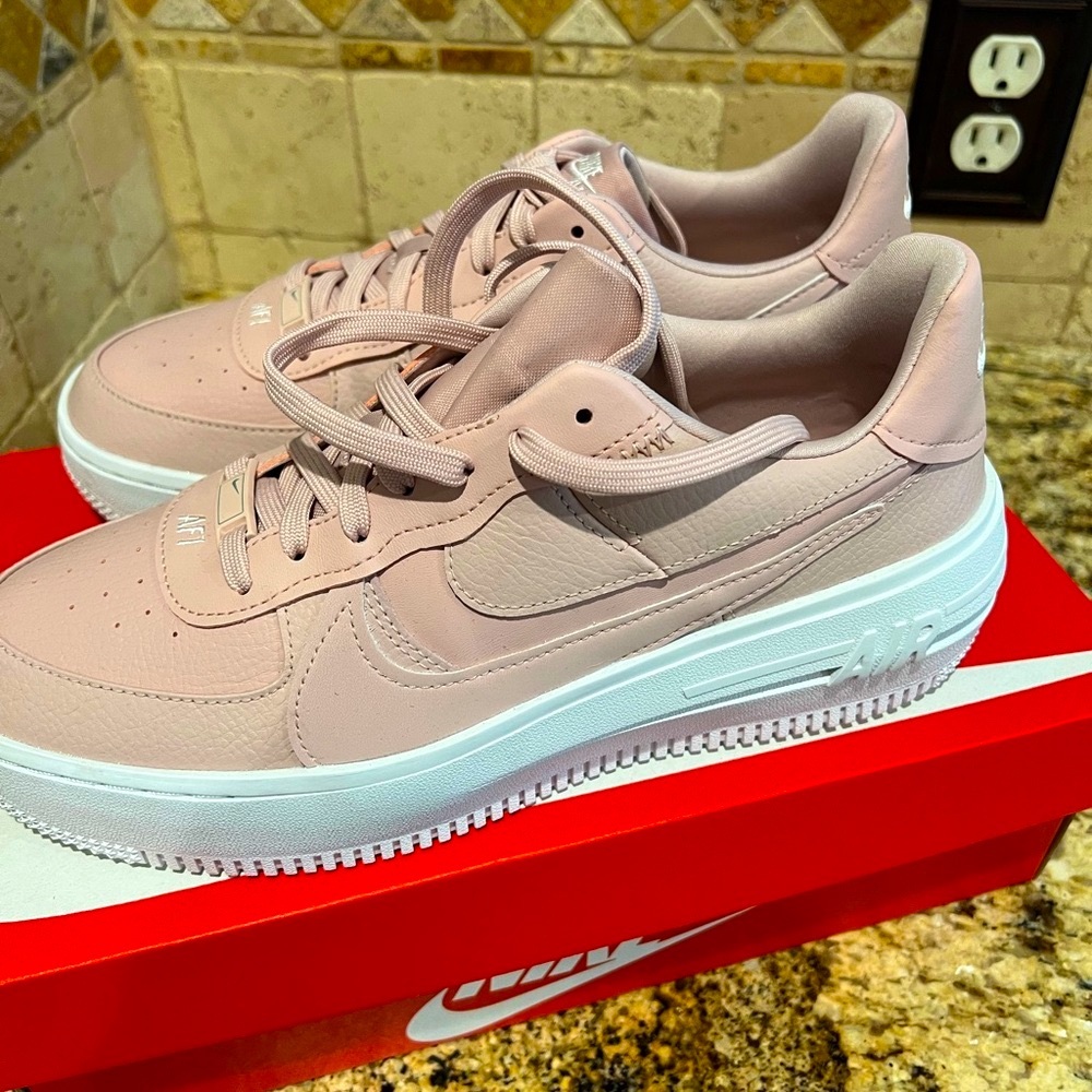 New: Nike Women's Pink Sneakers
